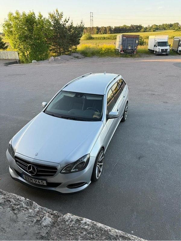 Silver Begagnad 2014 Mercedes E220 Kombi | 127 995 kr (Marknadspris) - Bild 1/3