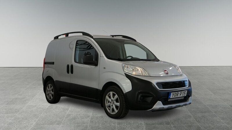 Begagnad Fiat Fiorino 96 HK (70 kW) 2018 Grå Minibuss
