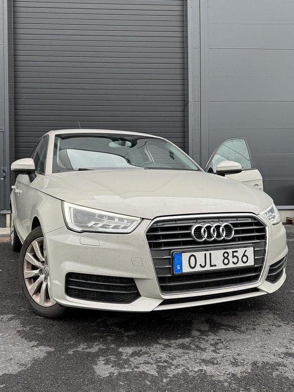 Brun Begagnad 2017 Audi A1 Sportback Halvkombi | 114 900 kr (Marknadspris) - Bild 1/4