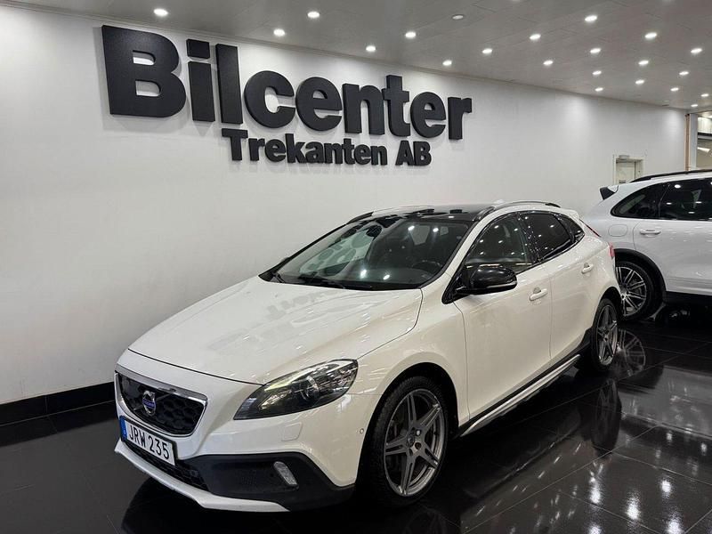 Vit Begagnad 2015 Volvo V40 CC Summum Kombi | 124 900 kr (Lite dyr) - Bild 1/4