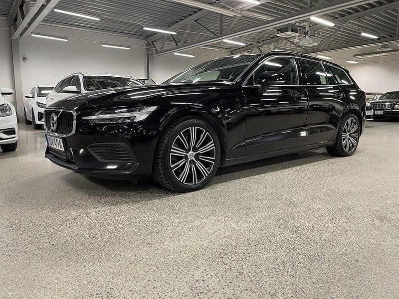 Svart Begagnad 2020 Volvo V60 Momentum Kombi | 259 900 kr - Bild 1/4