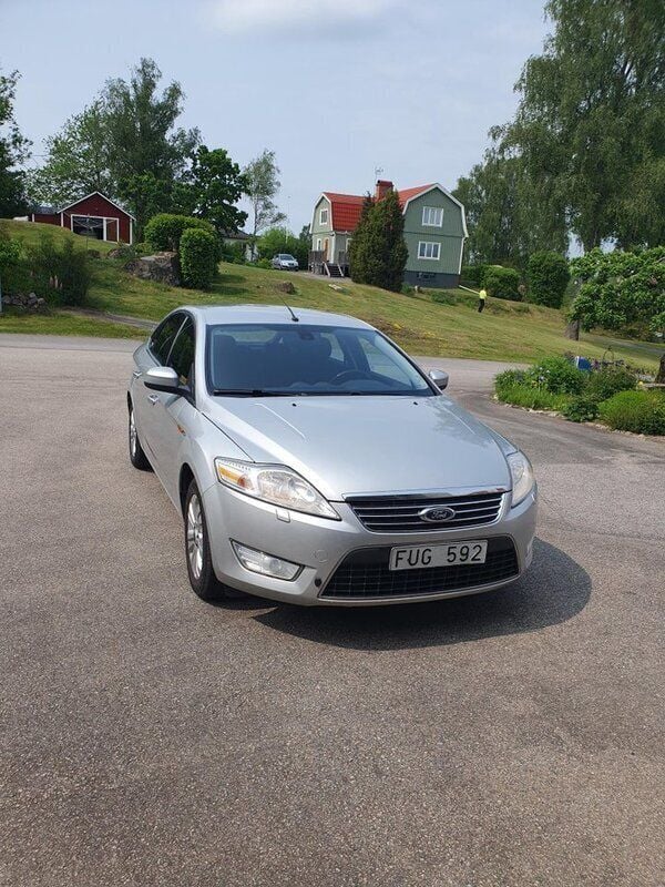 Grå Begagnad 2007 Ford Mondeo Ghia Halvkombi | 25 900 kr (Lite dyr) - Bild 1/4