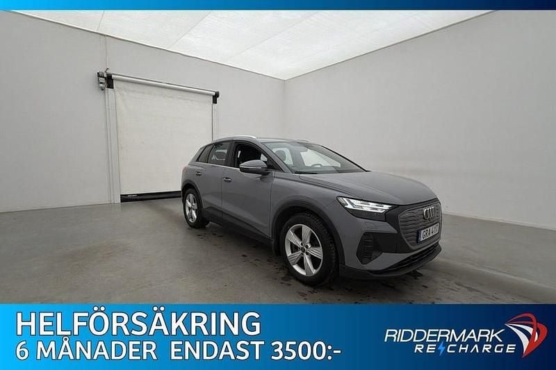 Grå Begagnad 2023 Audi Q4 e-tron Proline SUV | 329 800 kr (Marknadspris) - Bild 1/3