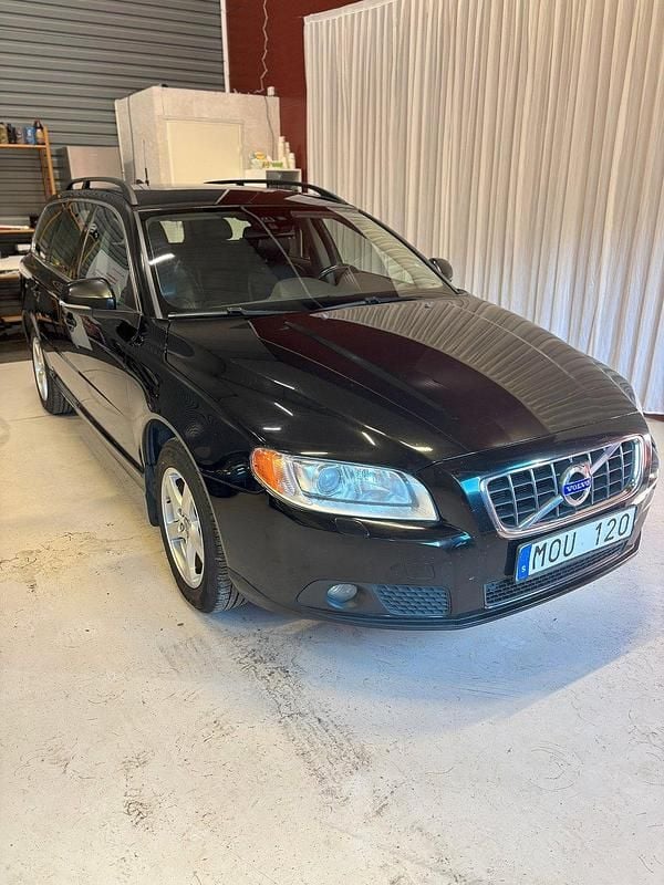 Svart Begagnad 2012 Volvo V70 Momentum Kombi | 56 900 kr (Superpris) - Bild 1/4
