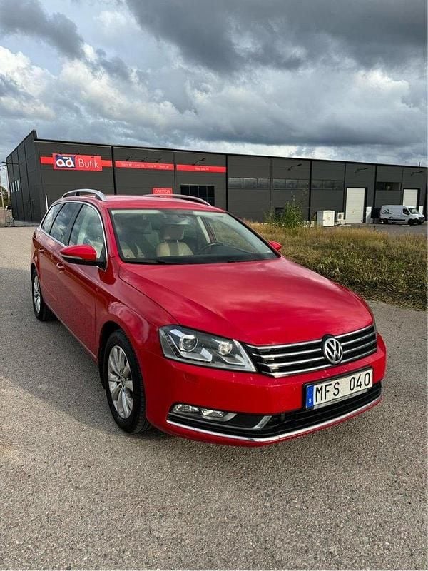 Röd Begagnad 2012 VW Passat Kombi | 45 000 kr (Bra pris) - Bild 1/4