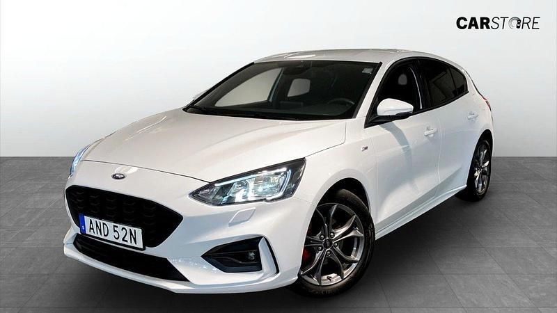 Vit Begagnad 2022 Ford Focus ST-Line Halvkombi | 179 900 kr (Marknadspris) - Bild 1/4
