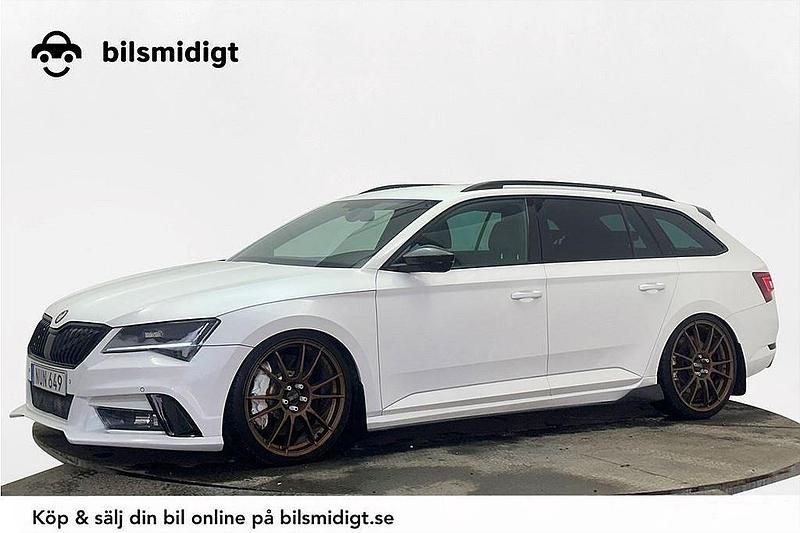 Vit Begagnad 2016 Skoda Superb RS Kombi | 327 999 kr - Bild 1/3