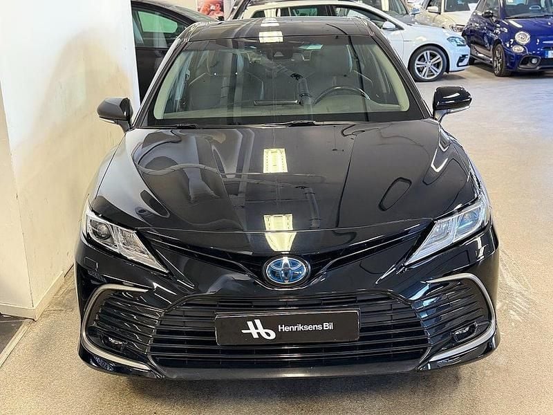 Begagnad Toyota Camry Hybrid Executive 218 HK (160 kW) 2022 Svart Sedan