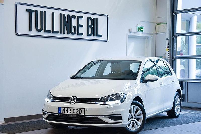Vit Begagnad 2019 VW Golf VII Halvkombi | 187 900 kr (Marknadspris) - Bild 1/4