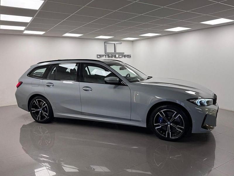 Begagnad BMW 330 M Sport 292 HK (214 kW) 2024 Grå. Kombi