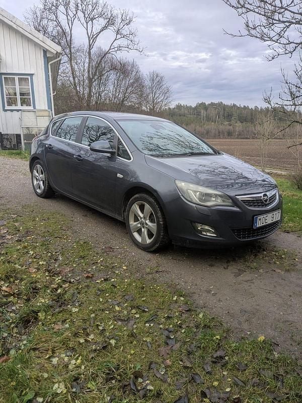 Begagnad 2010 Opel Astra Halvkombi | 48 000 kr (Marknadspris) - Bild 1/2