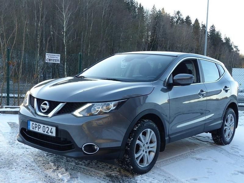 Grå metallic Begagnad 2015 Nissan Qashqai SUV | 99 800 kr (Marknadspris) - Bild 1/4