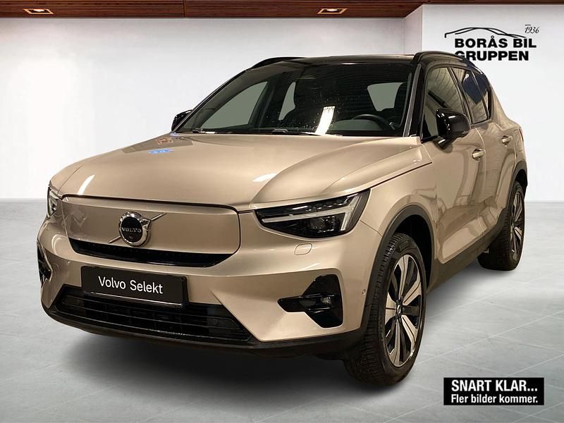 Grå Begagnad 2023 Volvo XC40 SUV | 399 000 kr (Marknadspris) - Bild 1/3