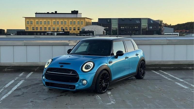 Blå Begagnad 2019 Mini Cooper S Halvkombi | 180 000 kr (Marknadspris) - Bild 1/4