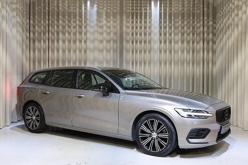 Grå Begagnad 2020 Volvo V60 Inscription Kombi | 339 900 kr (Superpris) - Bild 1/4