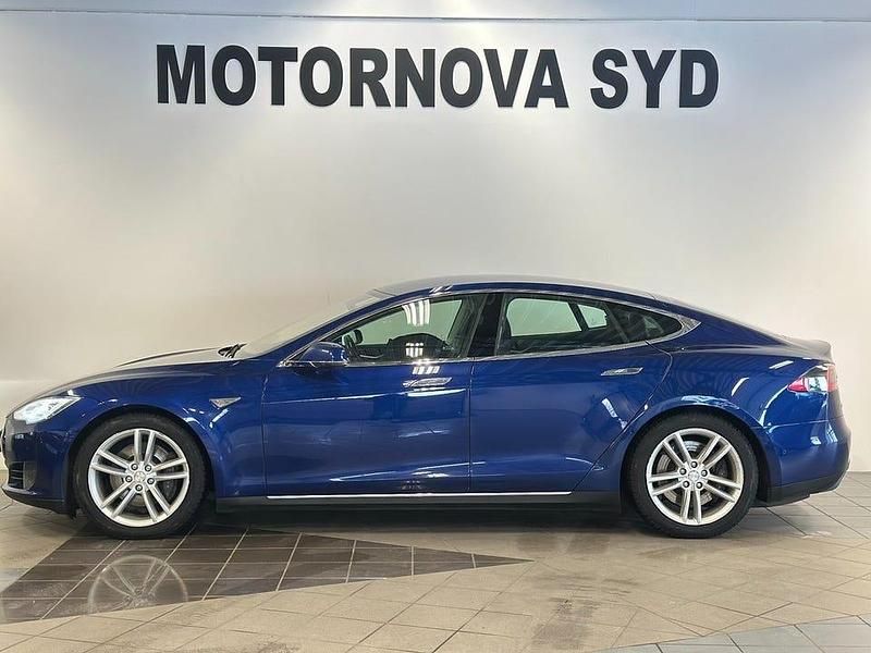 Begagnad Tesla Model S 311 kW (423 HK) 2015 Blå Halvkombi