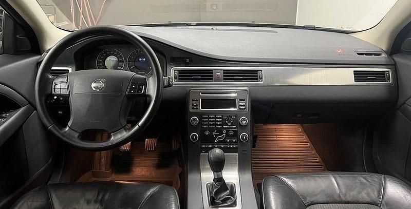 Begagnad Volvo V70 Momentum 200 HK (147 kW) 2008 Grå Kombi