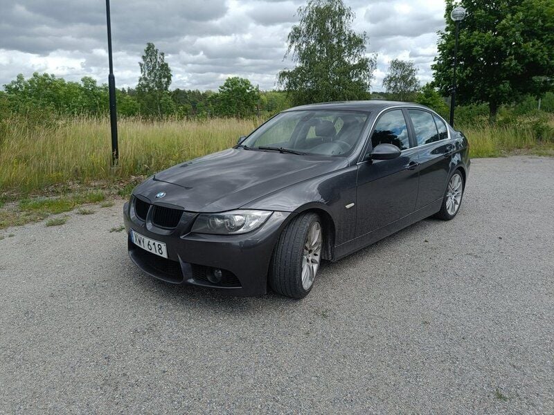 Grå Begagnad 2006 BMW 325 Advantage Sedan | 55 000 kr (Bra pris) - Bild 1/4