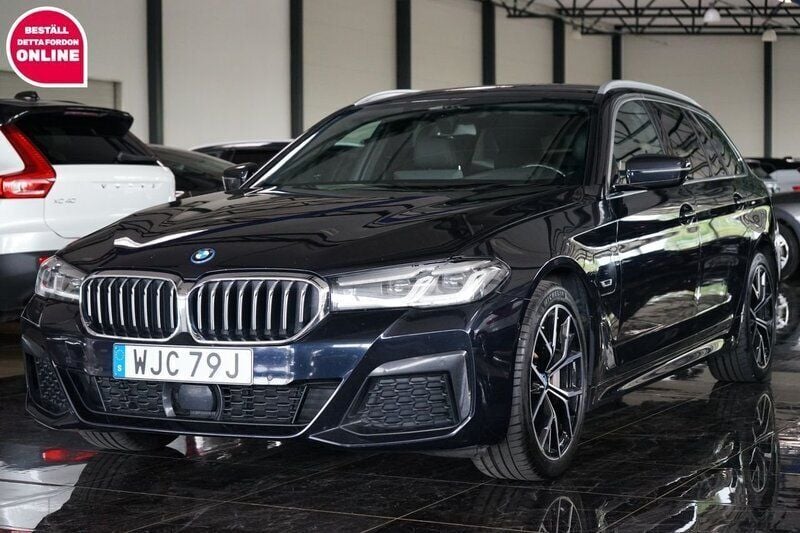 Svart Begagnad 2022 BMW 530e M Sport Kombi | 369 500 kr (Bra pris) - Bild 1/4