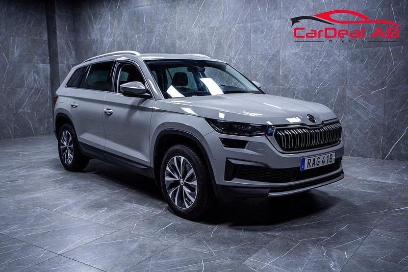 Grå Begagnad 2023 Skoda Kodiaq Style SUV | 339 800 kr (Marknadspris) - Bild 1/4