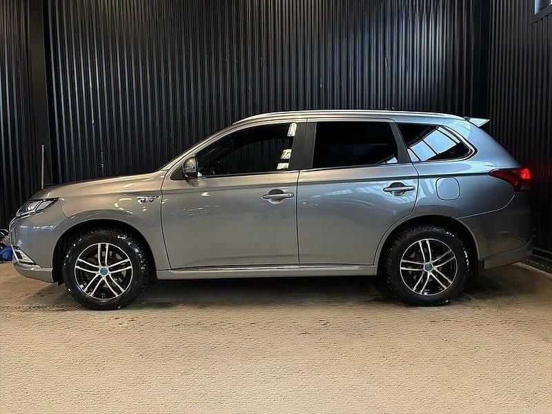 Begagnad Mitsubishi Outlander P-HEV 135 HK (99 kW) 2019 Grå SUV