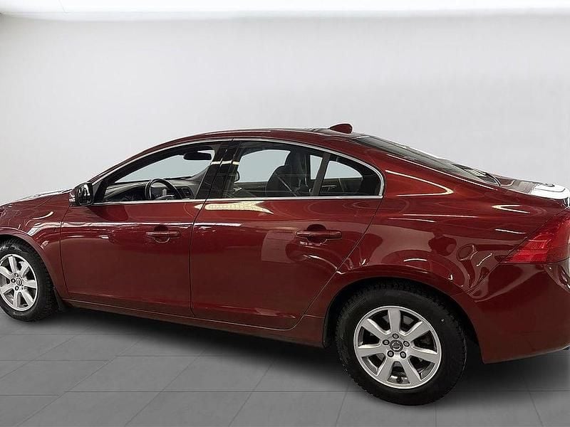 Begagnad Volvo S60 116 HK (85 kW) 2011 Röd Sedan