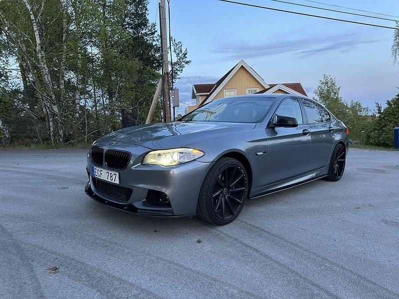 Grå Begagnad 2012 BMW 520 M Performance Sedan | 129 000 kr (Marknadspris) - Bild 1/4
