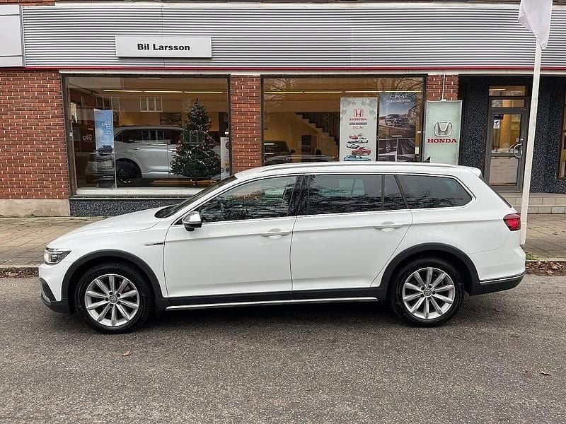 Vit Begagnad 2019 VW Passat Alltrack Kombi | 238 000 kr (Marknadspris) - Bild 1/4