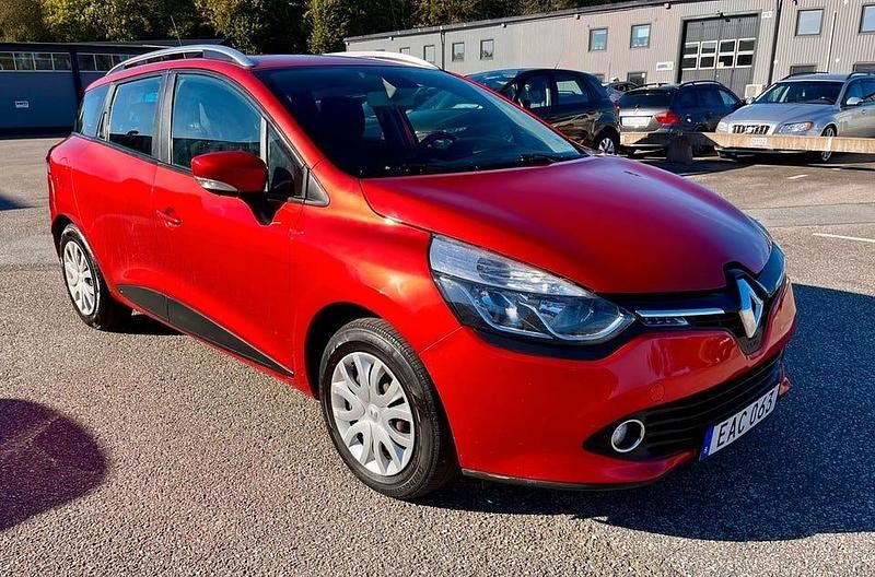 Röd Begagnad 2014 Renault Clio GrandTour Kombi | 62 900 kr (Marknadspris) - Bild 1/4