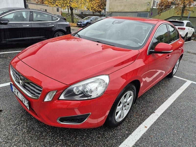 Röd Begagnad 2012 Volvo S60 Momentum Sedan | 85 000 kr (Bra pris) - Bild 1/4