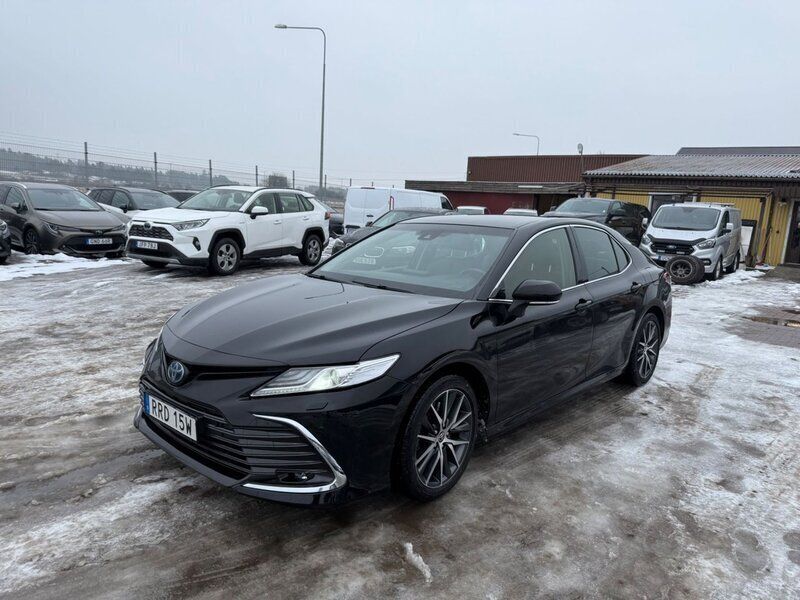 Svart Begagnad 2021 Toyota Camry Sedan | 269 900 kr - Bild 1/4