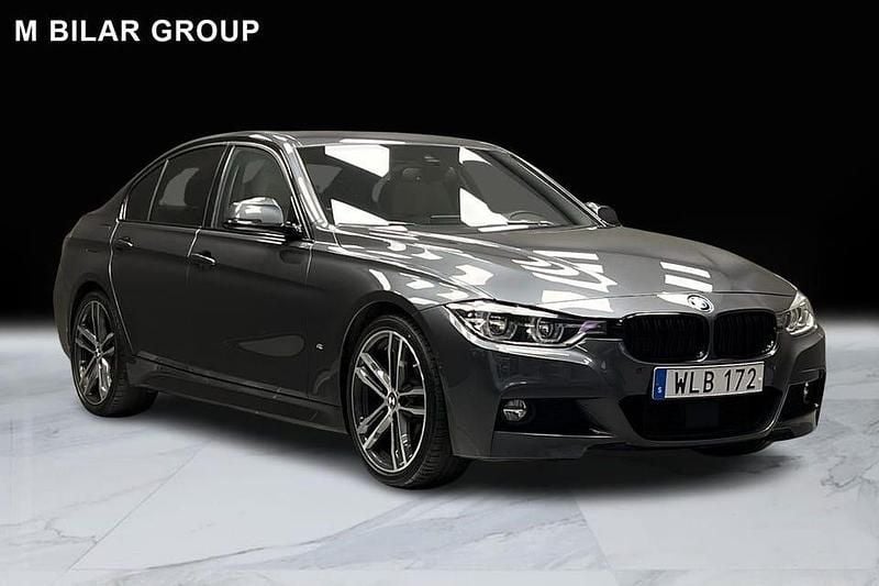 Grå Begagnad 2018 BMW 330 M Sport Sedan | 258 900 kr - Bild 1/4