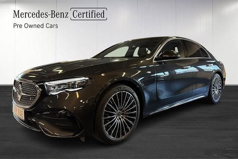 Grå Begagnad 2025 Mercedes E300 Sedan | 699 000 kr - Bild 1/4