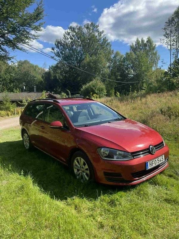 Röd Begagnad 2016 VW Golf VII Kombi | 95 000 kr (Superpris) - Bild 1/4