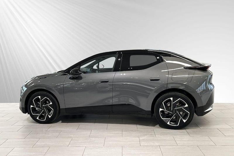 Begagnad Lynk & Co 02 2025 Halvkombi