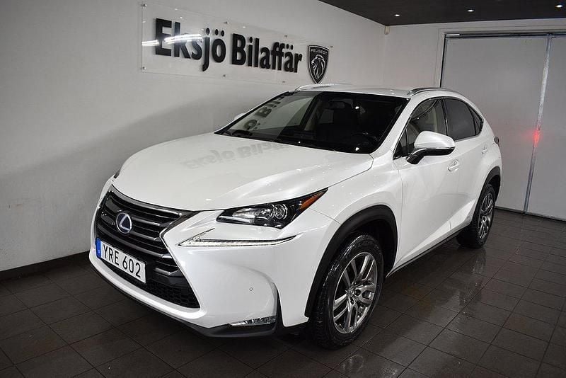 Vit Begagnad 2017 Lexus NX300h Executive Line SUV | 239 500 kr (Marknadspris) - Bild 1/4