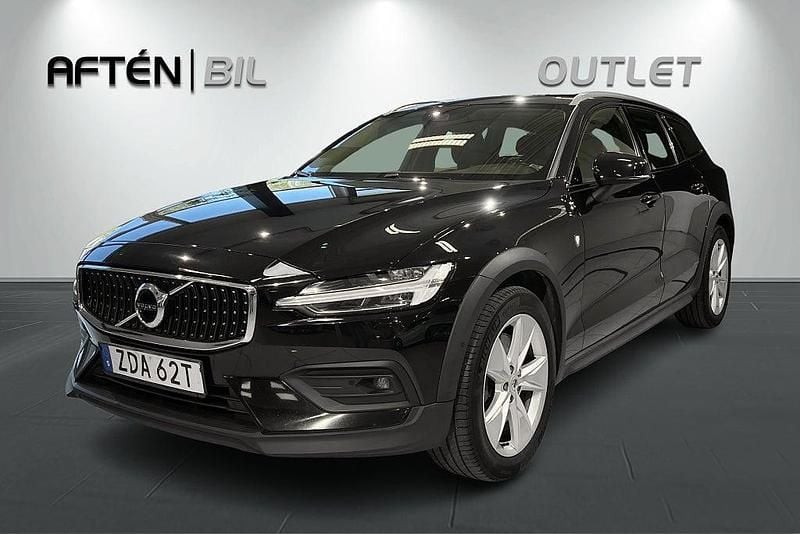 Svart Begagnad 2019 Volvo V60 CC Momentum Kombi | 274 800 kr (Marknadspris) - Bild 1/3