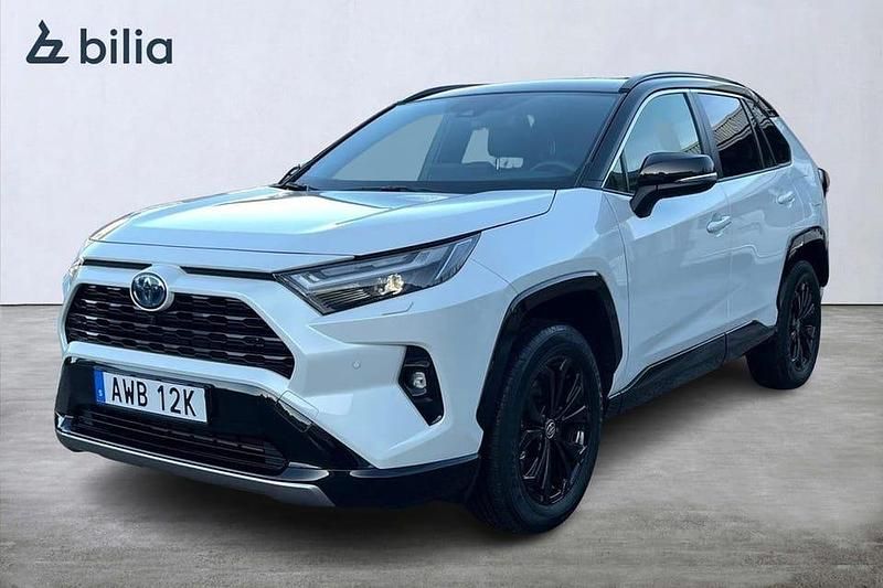 Vit Begagnad 2025 Toyota RAV4 Hybrid Style SUV | 469 900 kr (Marknadspris) - Bild 1/3