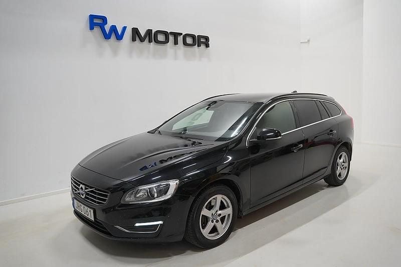 Begagnad Volvo V60 Momentum 190 HK (139 kW) 2015 Svart Kombi