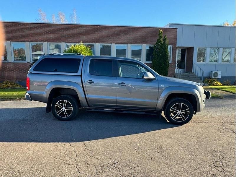 Grå Begagnad 2013 VW Amarok Pickup | 179 900 kr (Marknadspris) - Bild 1/4