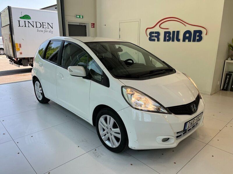 Vit Begagnad 2014 Honda Jazz Halvkombi | 69 900 kr (Dyr) - Bild 1/4