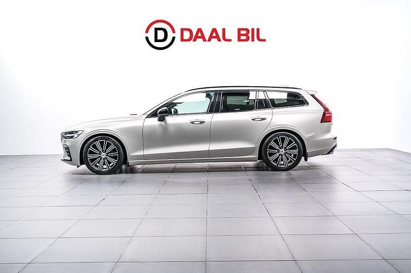 Vit Begagnad 2021 Volvo V60 R-Design Kombi | 349 700 kr (Dyr) - Bild 1/4