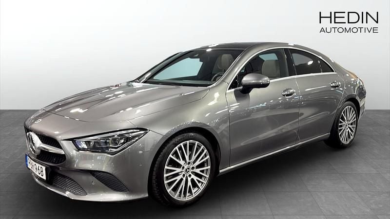 Begagnad 2021 Mercedes CLA220 Sedan | 334 900 kr (Marknadspris) - Bild 1/4