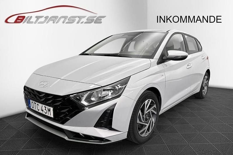 Grå Begagnad 2023 Hyundai i20 Essential Halvkombi | 219 900 kr (Marknadspris) - Bild 1/4