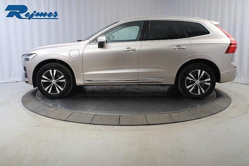 Begagnad Volvo XC60 Core 253 HK (186 kW) 2022 Ljusgrå SUV