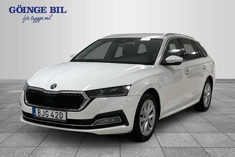 Vit Begagnad 2022 Skoda Octavia Kombi | 329 000 kr (Dyr) - Bild 1/2