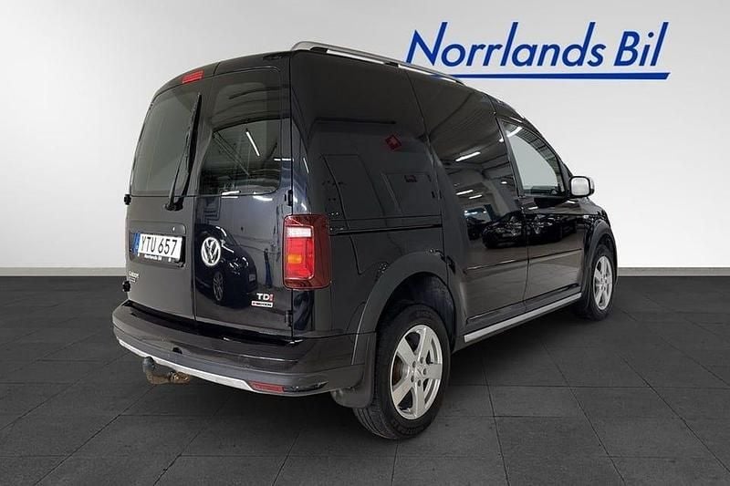 Begagnad VW Caddy 122 HK (89 kW) 2018 Deep black pärleffekt Minibuss