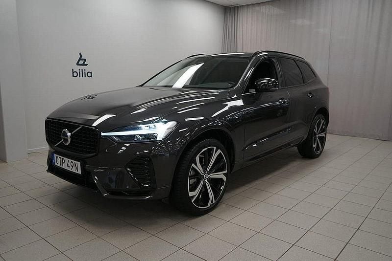 Grå Begagnad 2024 Volvo XC60 Plus SUV | 569 900 kr (Lite dyr) - Bild 1/3