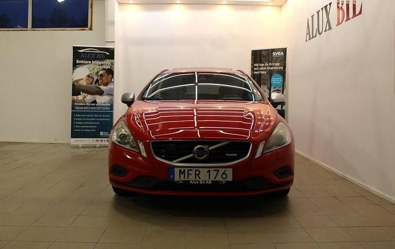 Begagnad Volvo V60 R-Design 163 HK (119 kW) 2012 Röd Kombi