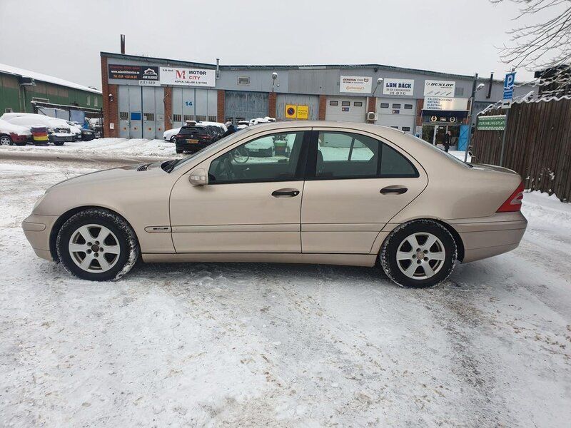Begagnad Mercedes C180 143 HK (105 kW) 2003 Ljusbrun Sedan